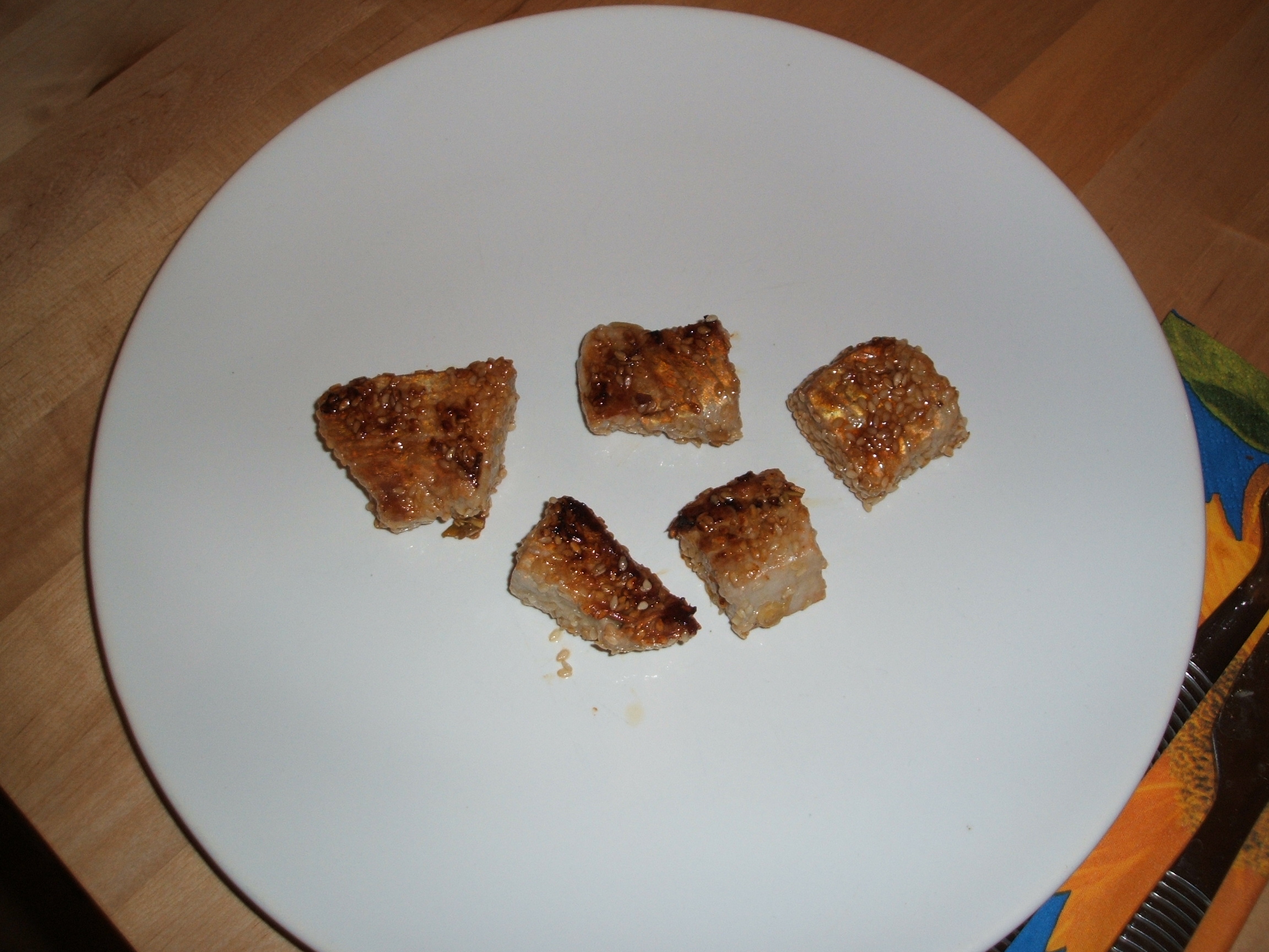 thunfisch mit sesam mariniert