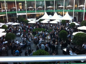 innenhof der messehalle in basel